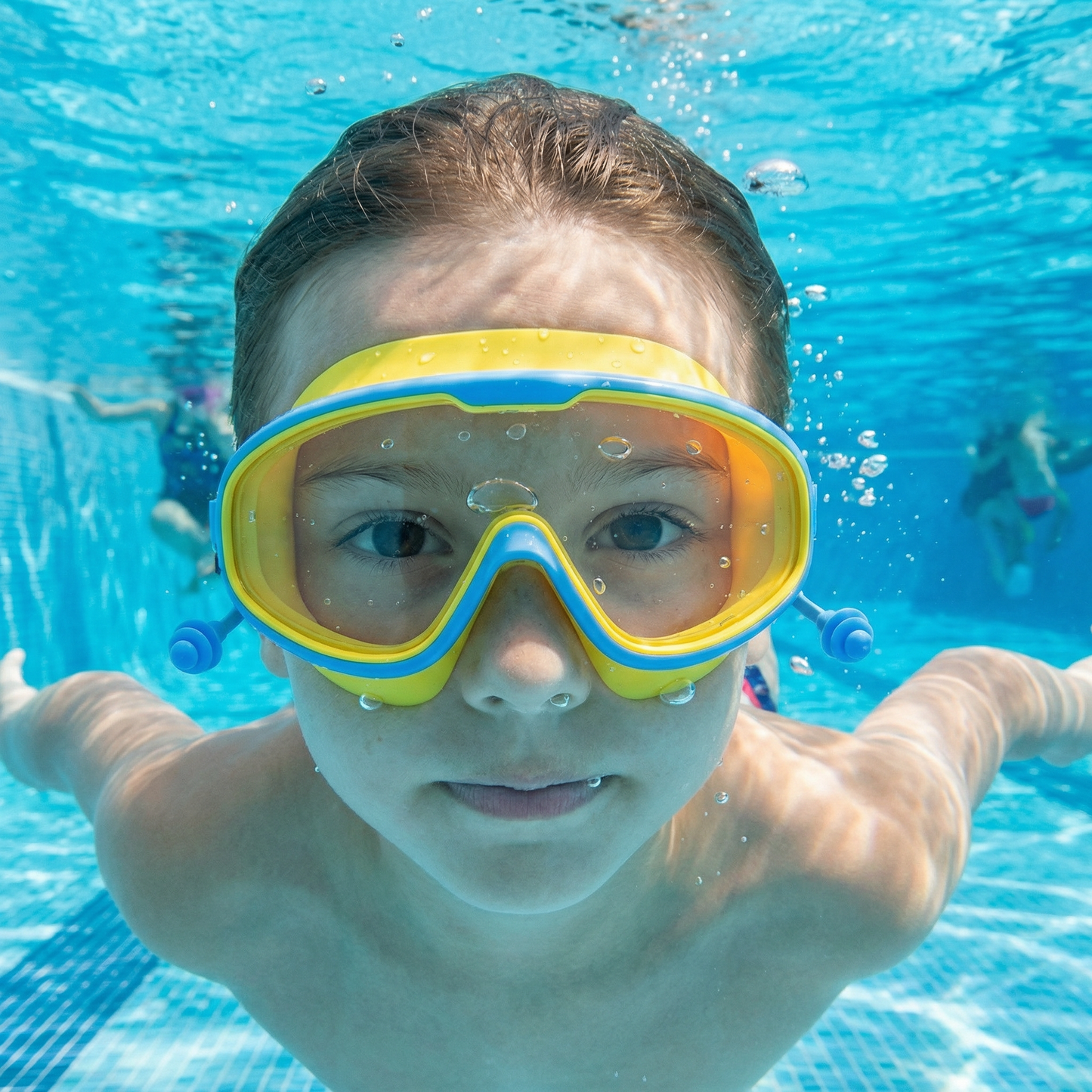 Kids Swimming goggles with large frames and anti-fog system